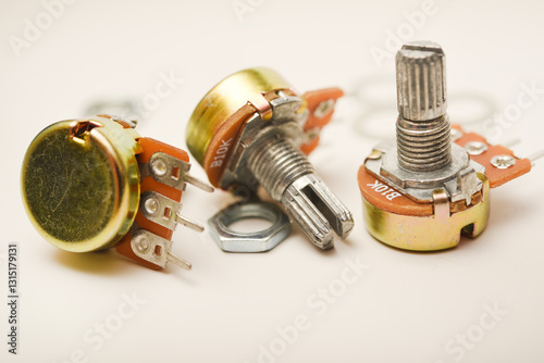 Foto A potentiometer with fasteners