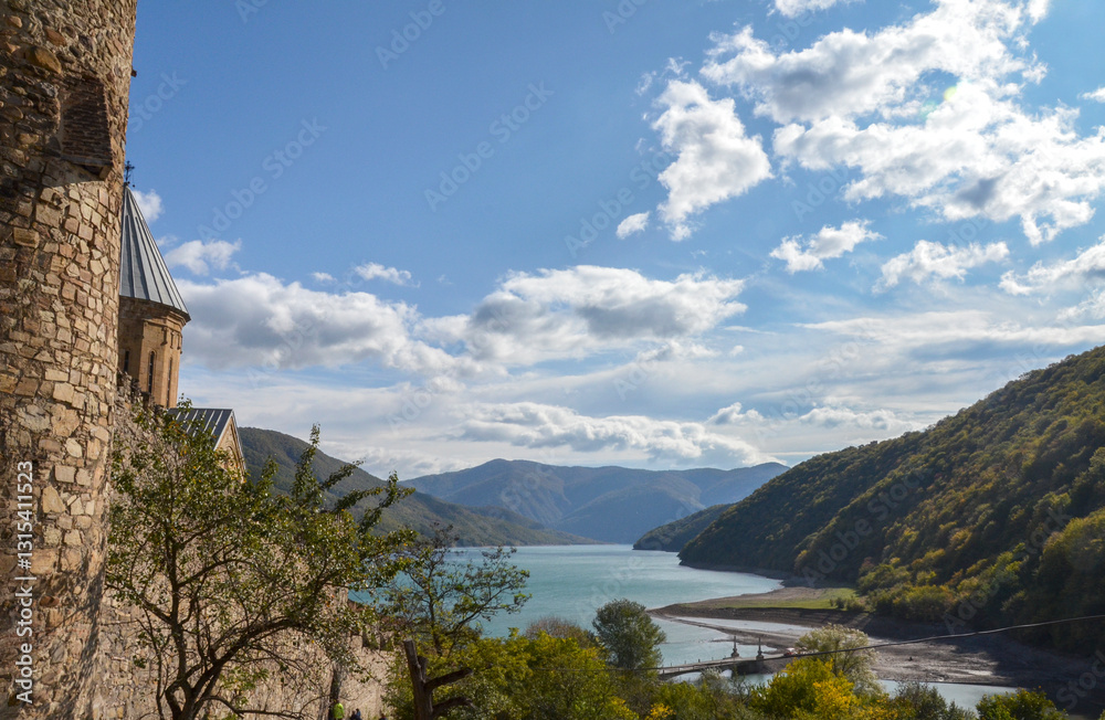 Φωτογραφία Breathtaking view from ancient wall of Ananuri Fortress to sparkling Zhinvali Re