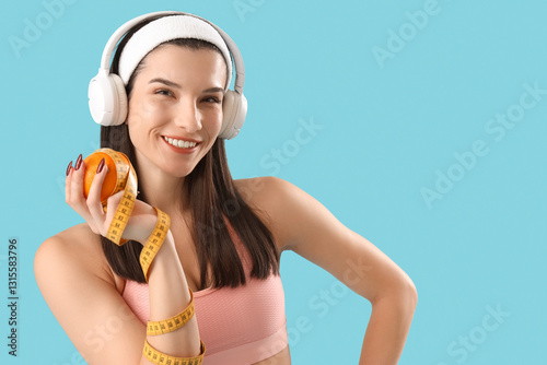 Sporty young woman in headp...