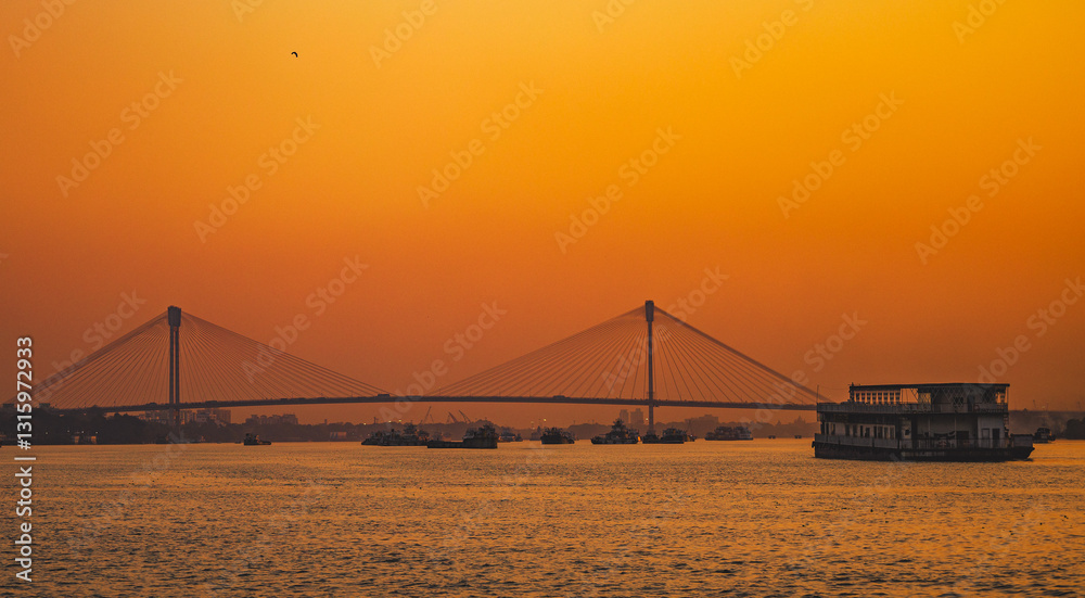 Obraz premium Sunset golden hour image of Ganges river along with Vidyasagar Setu bridge