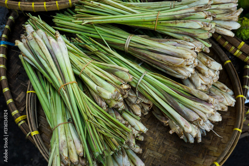  Sereh Segar Baru Dipanen, Rempah Aromatik Kaya Manfaat