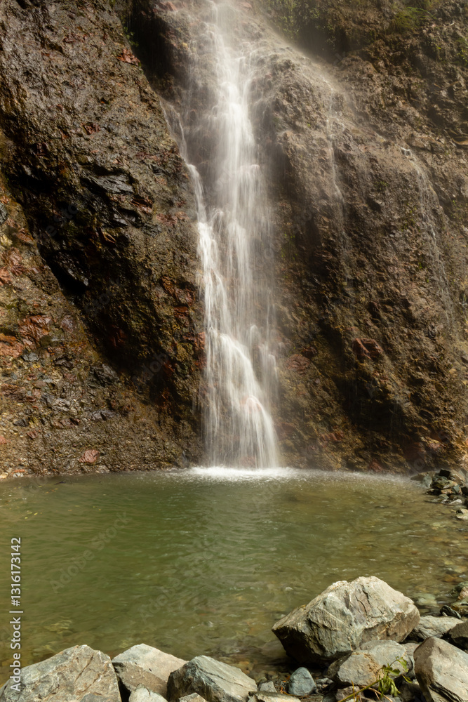 Obraz premium waterfall on the rocks