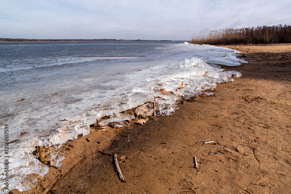 Przedwiośnie nad Zalewem Siemianówka, Podlasie, Polska
