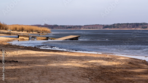 Obraz na płótnie Przedwiośnie nad Zalewem Siemianówka, Podlasie, Polska w salonie