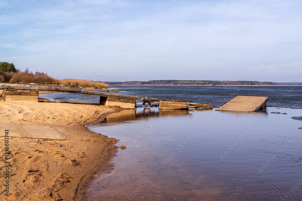 Przedwiośnie nad Zalewem Siemianówka, Podlasie, Polska