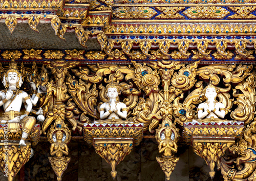 figuras hindús en el templo