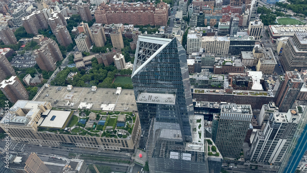 Fototapeta premium Stunning NYC skyline from above—breathtaking cityscape views captured from a high observation deck.