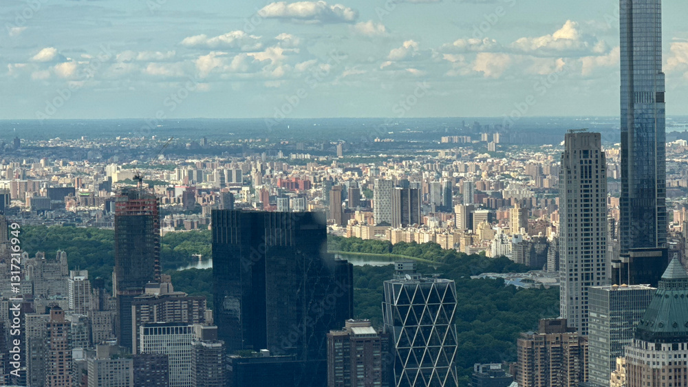 Obraz premium Stunning NYC skyline from above—breathtaking cityscape views captured from a high observation deck. 