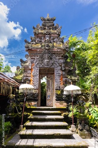 Obraz na płótnie Ubud in the Island of Bali is a very historical and religious cultural city with statues of Hindu Gods and ornate decorated buildings and doors. Balinese revere their gods in Bali Indonesia w salonie