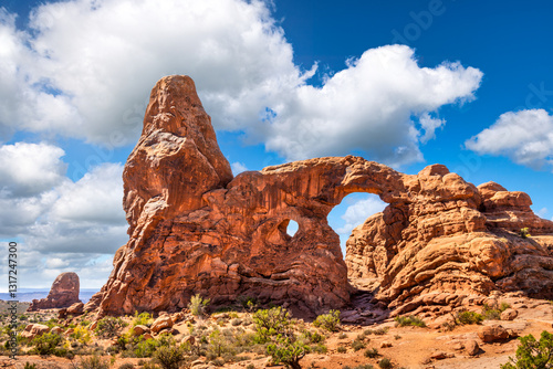 Obraz na płótnie Turret Arch in Arches national park, Utah. Turret Arch is a natural free standing arch in the Windows area of Arches National Park. w salonie
