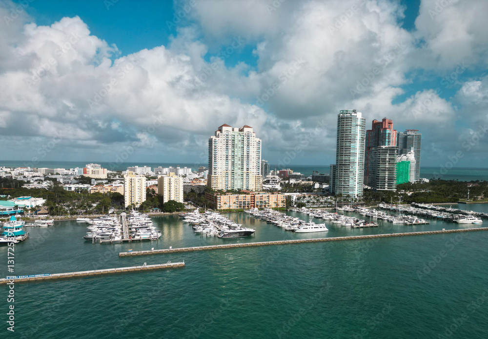 Summer vacation. Luxury South beach marina. Luxury yacht. Miami south beach view. Yacht club. Marina in Miami, Florida. Private docks. South pointe Miami marina with luxury yacht. Travel destination Summer vacation. Luxury South beach marina. Luxury yacht. Miami south beach view. Yacht club. Marina in Miami, Florida. Private docks. South pointe Miami marina with luxury yacht. Travel destination