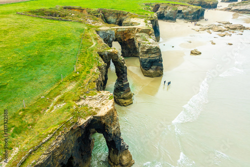 Obraz na płótnie Natural rock arches Cathedrals beach, Playa de las Catedrales at Ribadeo, Galicia, Spain. Famous beach in Northern Spain Atlantic. Natural rock arch on Cathedrals beach in low tide w salonie