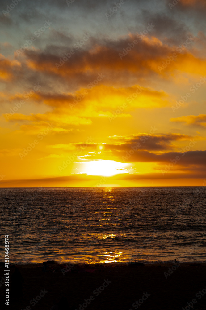 Obraz premium sunset over the sea
