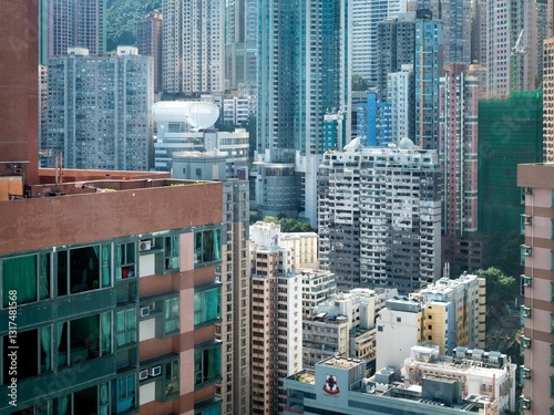 Fotografie Vibrant urban cityscape featuring densely packed skyscrapers in Hong Kong
