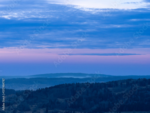 coucher de soleil avec variante de couleurs dans le ciel