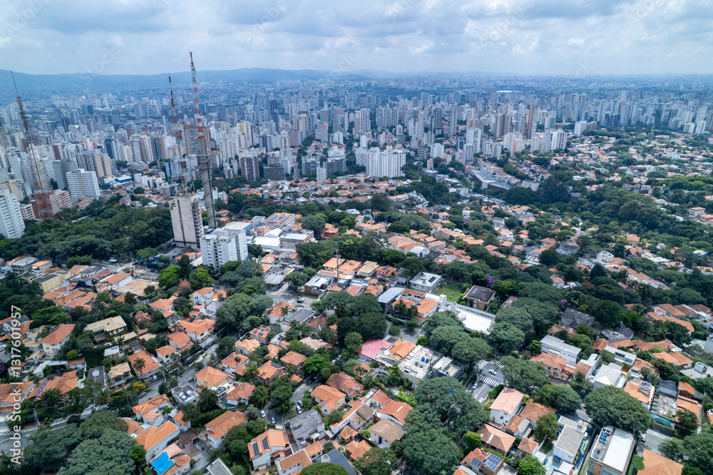 Aerial image of the city of São Paulo, SP. In the neighborhood of Sumaré and Vila Madalena.