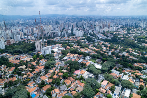 Obraz na płótnie Aerial image of the city of São Paulo, SP. In the neighborhood of Sumaré and Vila Madalena. w salonie