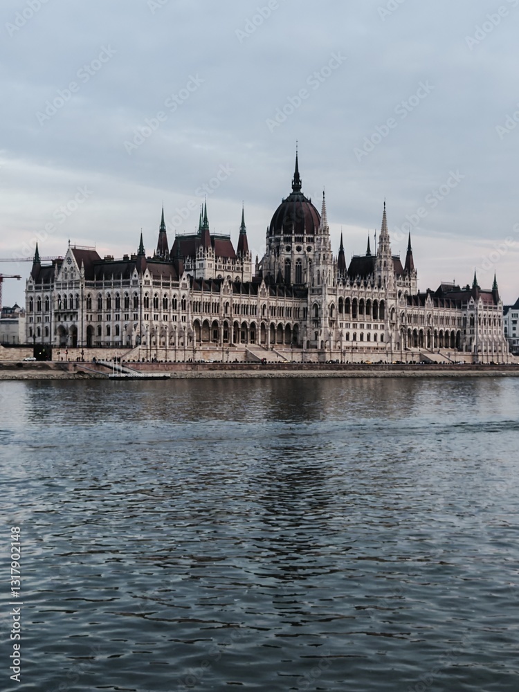 Fototapeta premium Hungarian parliament building and Danube river, Budapest, Hungary