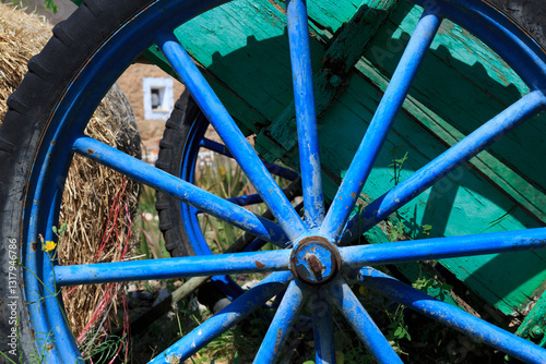 Obraz na płótnie Europe, Spain, Balearic Islands, Mallorca.Palma. Wagon wheel. w salonie