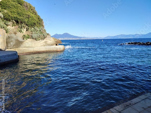 Obraz na płótnie Napoli - Cala San Basilio dalla scala di accesso w salonie