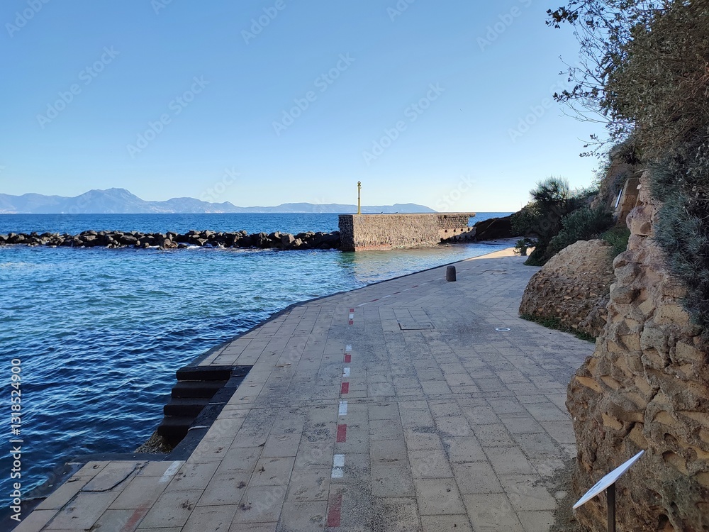 Napoli - Scorcio della Spiaggia di Gaiola dalla scala di accesso