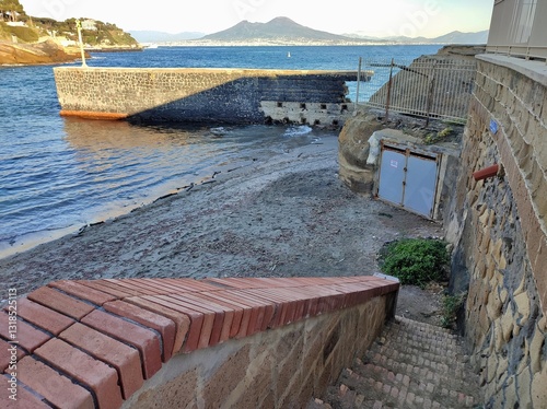 Obraz na płótnie Napoli - Spiaggia della Gaiola dalla scala di accesso al Centro Visite w salonie