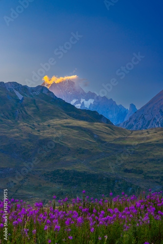 Obraz na płótnie Landscape near Col du Petit-Saint-Bernard with Mont Blanc, on border France and Italy w salonie