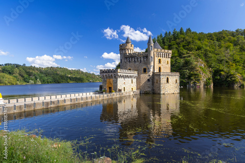 Obraz na płótnie Water castle Chateau de la Roche, Auvergne-Rhone-Alpes, Loire department, France w salonie