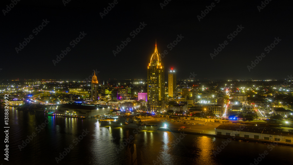 Obraz premium Downtown Mobile, Alabama waterfront at night