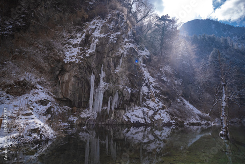 Obraz na płótnie Bipenggou National Park in Sichuan China, is a natural reserve blessed with typical alpine views, including virgin forest, plateau lakes, glaciers, snow mountains, tinkling streams and waterfalls w salonie