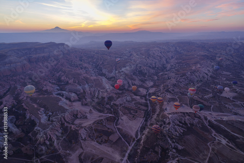 Obraz na płótnie Early morning view of hot air balloons rising up in Cappadocia, Turkey w salonie