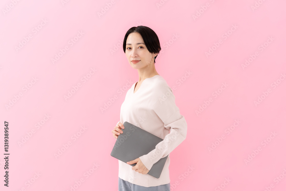 女性 パソコン 女性 パソコン