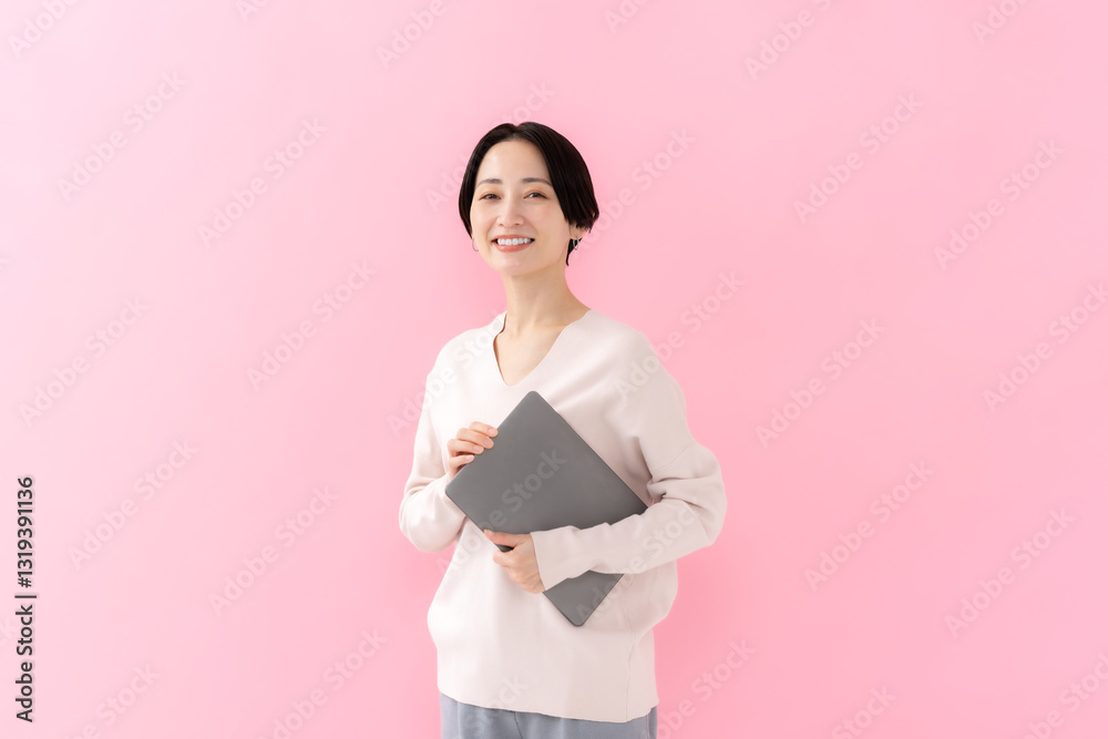 女性　パソコン