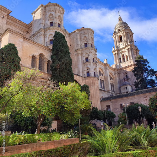 Málaga, España. 1 de Diciembre de 2024. Exteriores de la Catedral de la Encarnación en Málaga capital.