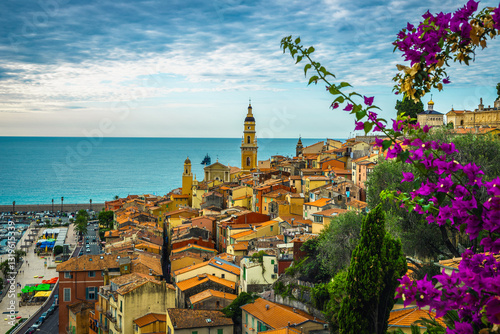 Obraz na płótnie Fantastic cityscape with blooming bougainvillea flower in Menton, France w salonie