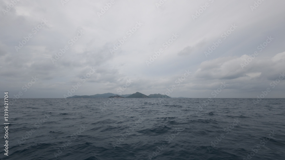 Naklejka premium Front view from boat in Indian ocean sailing between Seychelles islands before storm