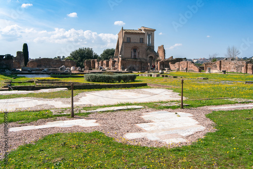 Tableau sur toile Casina Farnese, renaissance building on top of the Palatine Hill, within the arc