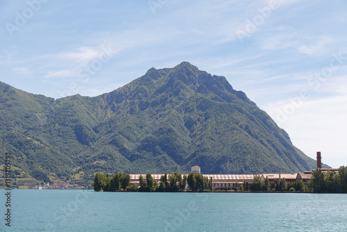 Obraz na płótnie Landscape of lake Iseo in Italy w salonie