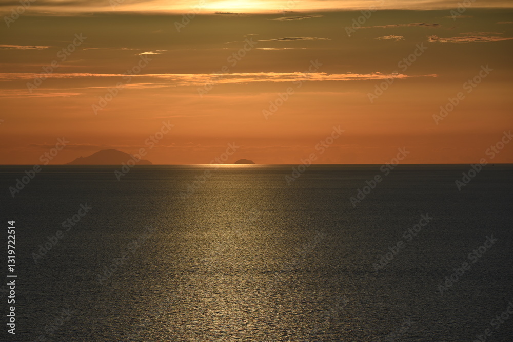 Obraz premium sunset over the sea