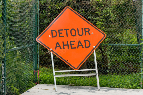 Картината върху платно Road sign on the side of a city street advising drivers of a detour aherad