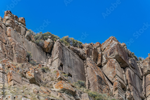 The Sundance Formation is a western North American sequence of Middle Jurassic to Upper Jurassic. Gauconitic gray, buff, and green very limy sandstone , and a few thin shale and limestone beds.  WY