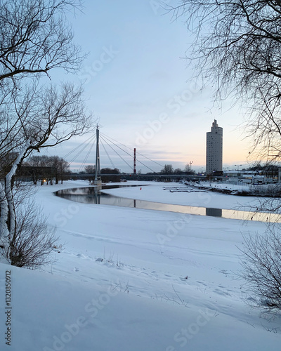 Obraz na płótnie Winter cityscape with frozen Emajõgi river, Turusild bridge and Tigutorn building in Tartu, Tartumaa, Estonia, February 2021 w salonie