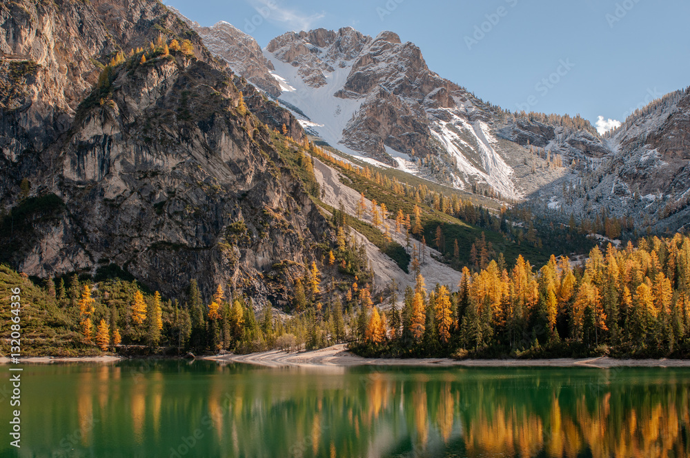 Pragser Wildsee (italienisch Lago di Braies) ist ein Bergsee im Pragser Tal in der Südtiroler Gemeinde Prags. Er liegt wenige Kilometer südlich des Hochpustertals zwischen Bruneck und Toblach