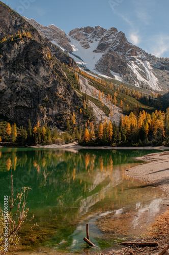 Pragser Wildsee (italienisch Lago di Braies) ist ein Bergsee im Pragser Tal in der Südtiroler Gemeinde Prags. Er liegt wenige Kilometer südlich des Hochpustertals zwischen Bruneck und Toblach 
