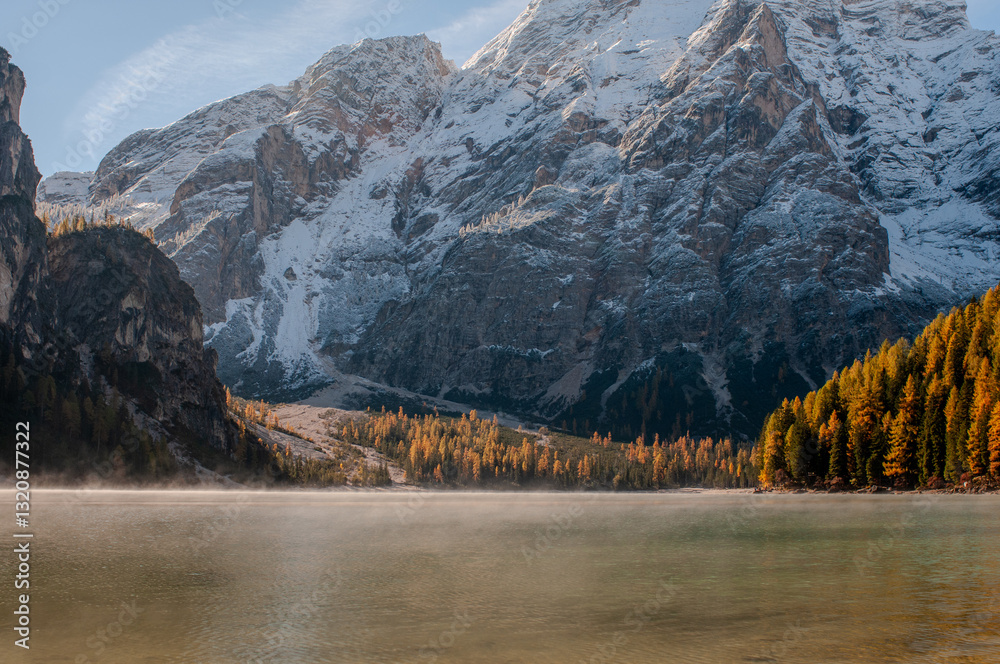 Pragser Wildsee (italienisch Lago di Braies) ist ein Bergsee im Pragser Tal in der Südtiroler Gemeinde Prags. Er liegt wenige Kilometer südlich des Hochpustertals zwischen Bruneck und Toblach