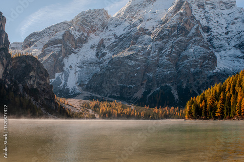 Pragser Wildsee (italienisch Lago di Braies) ist ein Bergsee im Pragser Tal in der Südtiroler Gemeinde Prags. Er liegt wenige Kilometer südlich des Hochpustertals zwischen Bruneck und Toblach 
