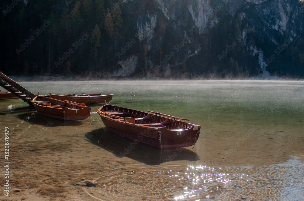 Pragser Wildsee (italienisch Lago di Braies) ist ein Bergsee im Pragser Tal in der Südtiroler Gemeinde Prags. Er liegt wenige Kilometer südlich des Hochpustertals zwischen Bruneck und Toblach