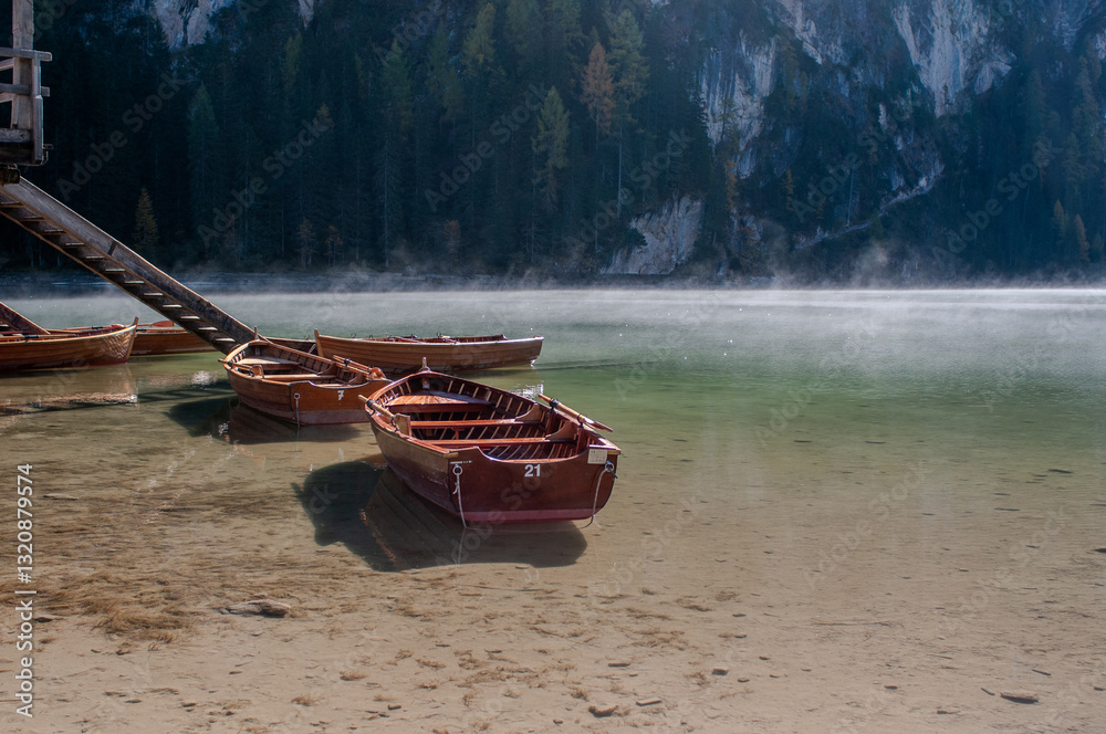 Pragser Wildsee (italienisch Lago di Braies) ist ein Bergsee im Pragser Tal in der Südtiroler Gemeinde Prags. Er liegt wenige Kilometer südlich des Hochpustertals zwischen Bruneck und Toblach