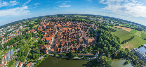 Obraz na płótnie Blick auf das romantische Altstadt-Ensemble von Dinkelsbühl im westlichen Mittelfranken w salonie