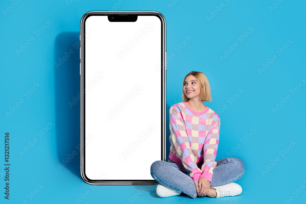 Φωτογραφία Full size photo of charming woman dressed sweater look at website smartphone tou